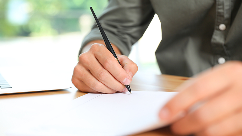 Lawyer or notary for your home purchase? A lower upfront price isn’t always the full story. Here’s what to know before you choose.